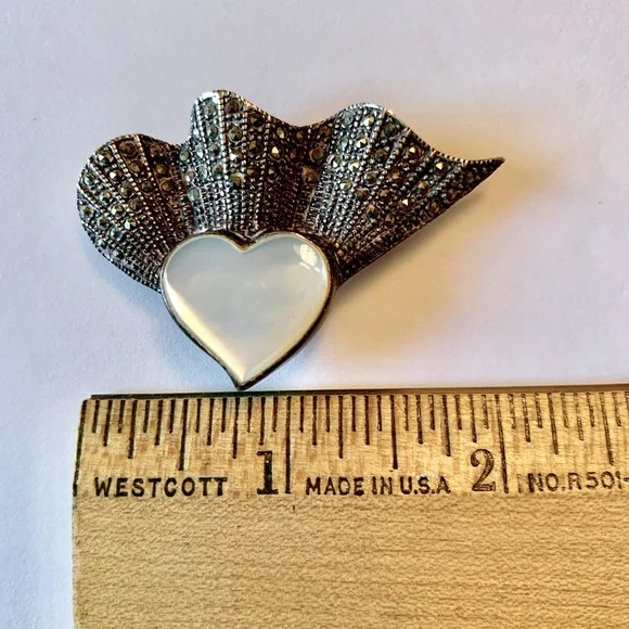 Vintage sterling silver Marcasite wavey brooch pin with mother of pearl heart - Picture 2 of 5